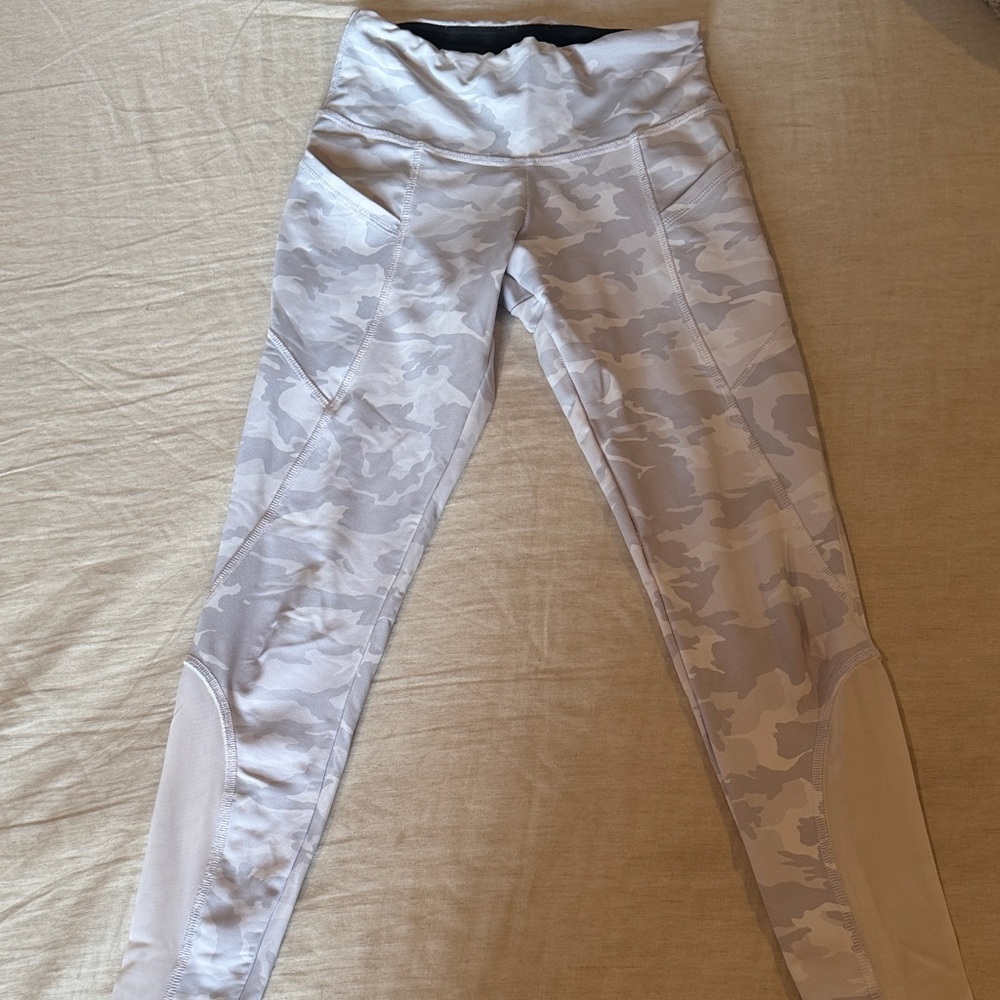 White Camouflage Leggings size S flywheel brand